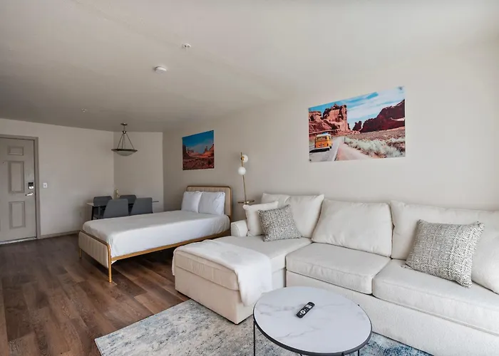 Modern And Spacious One Bedroom In With Pool Tempe