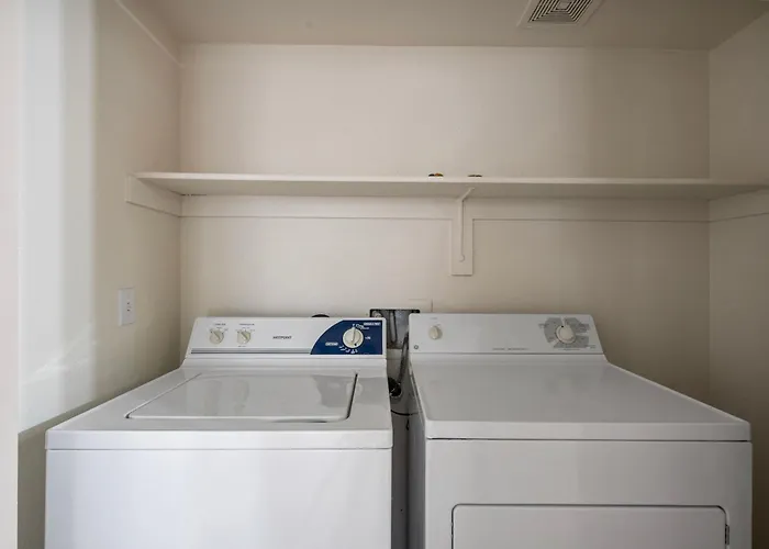 Modern And Spacious One Bedroom In With Pool Tempe