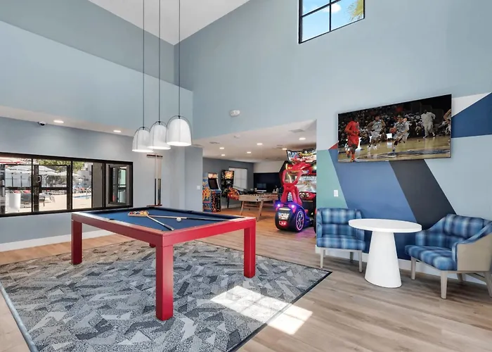 Modern And Spacious One Bedroom In With Pool